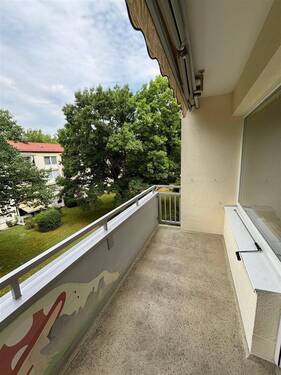 Balkon - Wohnen mit Blick ins Grüne - Lichtdurchflutete Wohnung mit zwei Balkonen