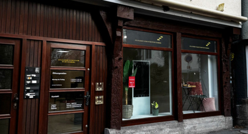 Schaufensterfront - Biete Bürogemeinschaft - All-in-Miete