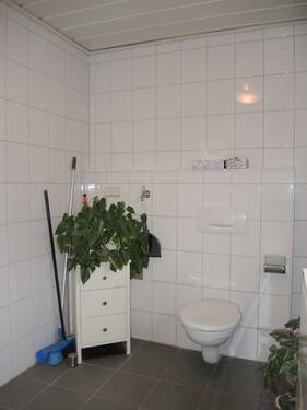 Badezimmer mit Waschm. Anschluss, Erdgeschoss - 