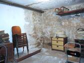 Kellerraum mit Wandfeuchte - 