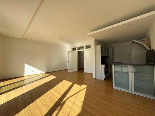 Wohnen mit Blick zur Küche.jpg - 