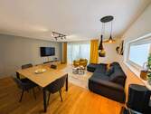 Wohnzimmer Bild 1 - *Reserviert*Moderne 4,5-Zimmer-Wohnung (ca.115?m²) mit Balkon, Burgblick und Garagenstellplatz
