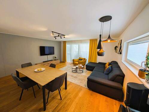 Wohnzimmer Bild 1 - *Reserviert*Moderne 4,5-Zimmer-Wohnung (ca.115?m²) mit Balkon, Burgblick und Garagenstellplatz