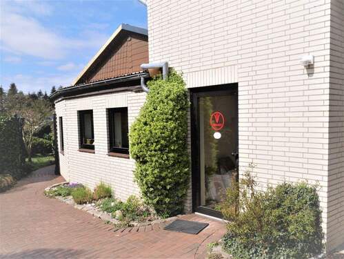 Außenansicht Gewerbehalle - 