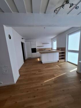 20260409_112829.jpg - Schicke, offen gestaltete Wohnung mit hochwertiger Einbauküche auf dem Reiterhof zu vermieten!