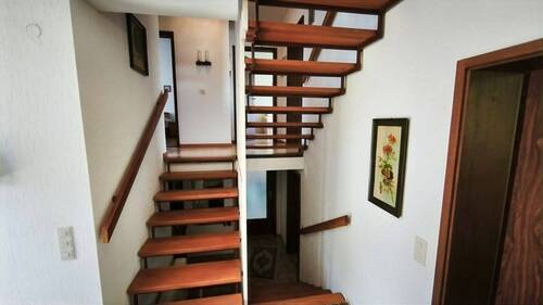 Treppe Splitlevelbauweise - 
