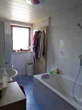 Das Bad DG - 7 Zimmer Einfamilienhaus zum Kaufen in Wertheim-Bettingen