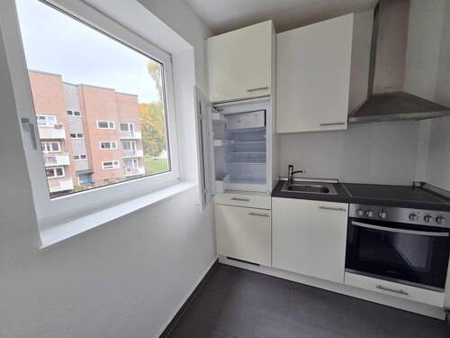 Küche mit Fenster + EBK - Etagenwohnung mit 25,00 m² in Kiel zur Miete