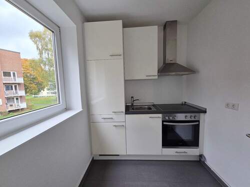 Küche mit Fenster + EBK - 