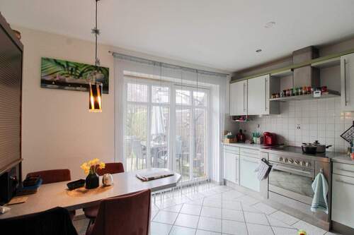 Küche linke Wohneinheit - 8 Zimmer Mehrfamilienhaus, Wohnhaus in Viöl