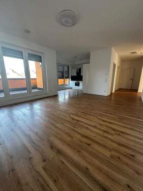 Wohnraum - moderne 4 Zimmer Wohnung - sofort verfügbar - Terrasse Südseite & Tiefgarage