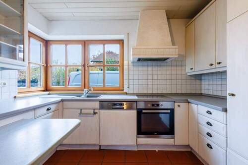 Helle Einbauküche - 