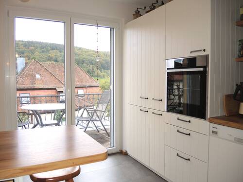 Küche mit Balkozugang, Erdgeschoss - 