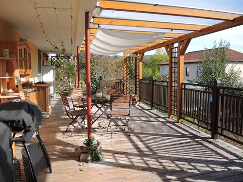 überdachte Terrasse, Gebäuderückseite - 