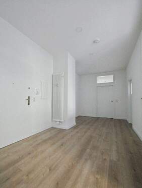 Flur 1 - 4 Zimmer Etagenwohnung in Neustadt
