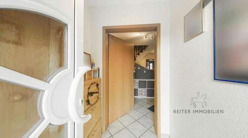 Diele/Eingangsbereich - 5 Zimmer Doppelhaushälfte in Künzell