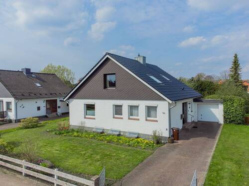 Hausansicht - Gepflegtes Einfamilienhaus mit Keller u. Garage in ruhiger, familienfreundlicher Lage von Büdelsdorf
