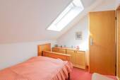 Zimmer 2 im Dachgeschoss - 