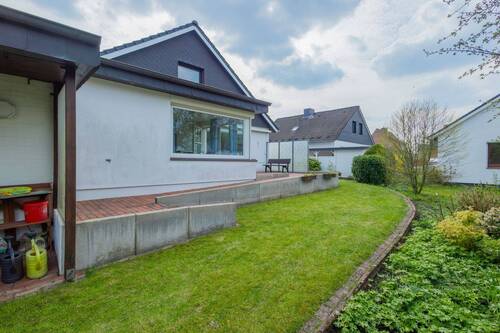 Garten und Terrasse - 4 Zimmer Einfamilienhaus zum Kaufen in Büdelsdorf