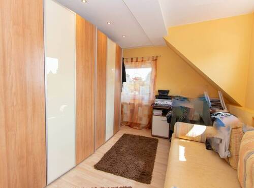 10. Kinderzimmer, Arbeitsz. - 