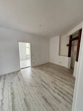 Wohnzimmer - Moderne 2-Zimmer-Wohnung in Stralsund, ideal für Singles und Paare