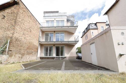 Titelbild - Zentral gelegenes Dreifamilienhaus mit großer Dachterrasse und drei Stellplätzen