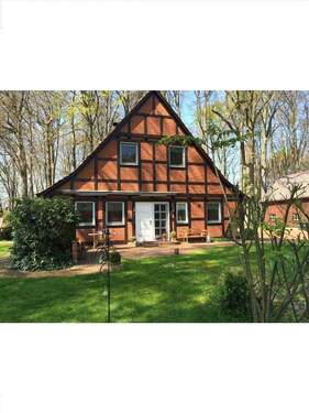 Bild 1 - Idyllische Lage. Charmante Doppelhaushälfte mit 4 Zimmer im Ortsteil Okel