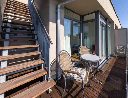 Balkon mit Zugang Dachterrasse - 