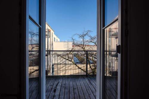 1.jpg - Helle Altbauwohnung mit geräumigem Balkon, neben dem Schillerpark.