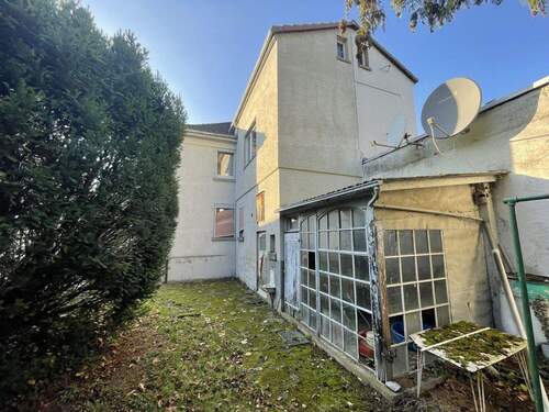 Seitenansicht - 5 Zimmer Doppelhaushälfte zum Kaufen in Frankfurt am Main