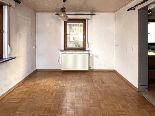 Wohnzimmer - 1 Zimmer Mehrfamilienhaus, Wohnhaus zum Kaufen in Rutesheim