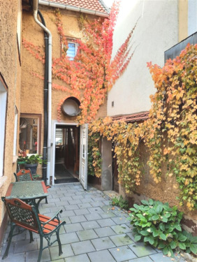 Hof mit Sitzecke - 1 Zimmer Hotel, Pension, Gasthof zum Kaufen in Mühlberg