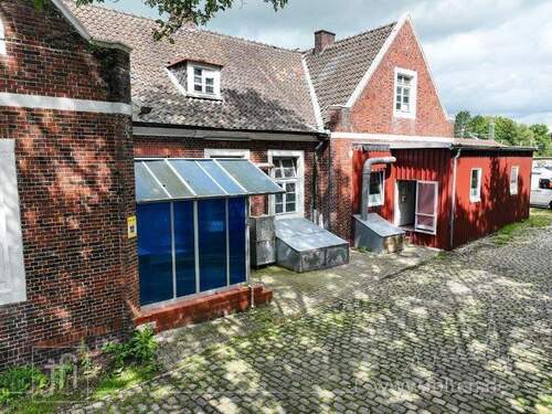 Bahnhofsgebäude - Aussenansicht - 1 Zimmer Mehrfamilienhaus, Wohnhaus zum Kaufen in Westoverledingen