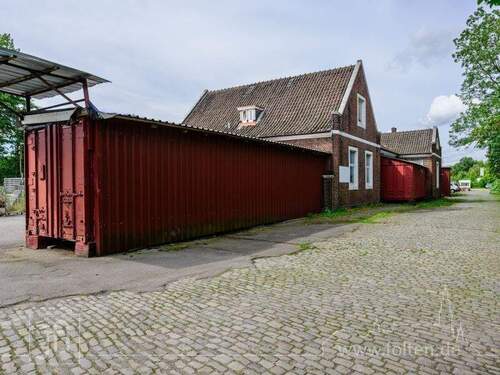 Bahnhofsgebäude - Aussenansicht - 1 Zimmer Mehrfamilienhaus, Wohnhaus in Westoverledingen