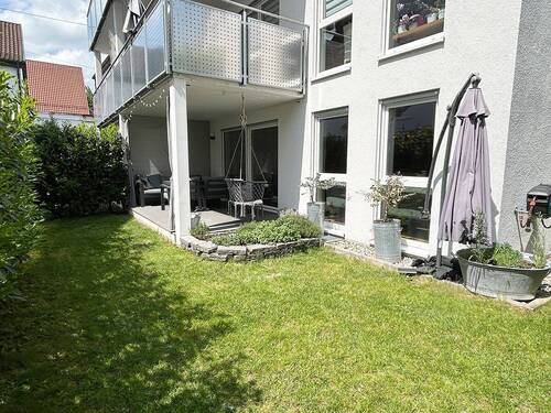 Südseite - Traumwohnung in Köngen: Hochwertige 4 Zimmer-Garten-Wohnung mit Terrasse, EBK und Carport!
