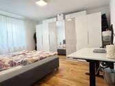 Geräumiges Elternschlafzimmer - 
