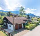 Hausansicht - Ein Rückzugsort inmitten der Natur. Mit Panoramablick.