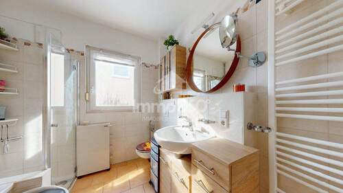 modernes Badezimmer - 