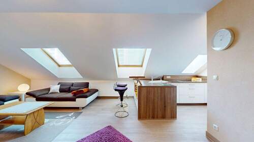 Wohn-/Kochbereich - 2 Zimmer Etagenwohnung zum Kaufen in Frankfurt am Main