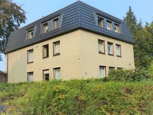 Hausansicht - 4 Zimmer Etagenwohnung zur Miete in Hamburg / Rahlstedt