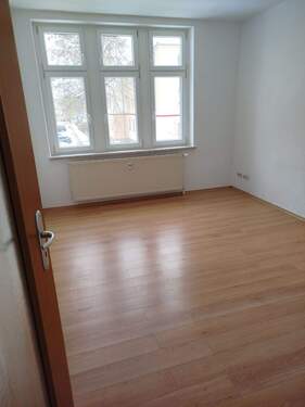 Wohnzimmer - 2 Zimmer Etagenwohnung in Dessau-Roßlau