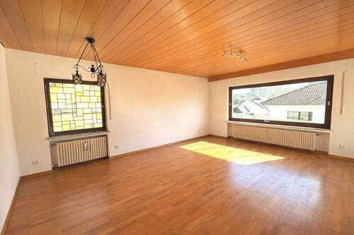 Wohnzimmer - 4 Zimmer Einfamilienhaus zum Kaufen in Konz