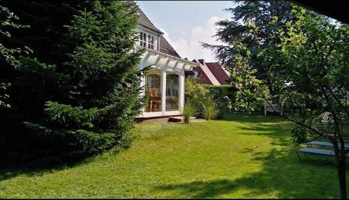 Wohnhaus in Wyk mit Garten - Solide gebautes Wohnhaus mit großem Grundstück