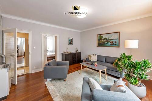 Wohnraum mit Blick in den Flur und Schlafzimmer - 3 Zimmer Etagenwohnung zum Kaufen in Stuttgart