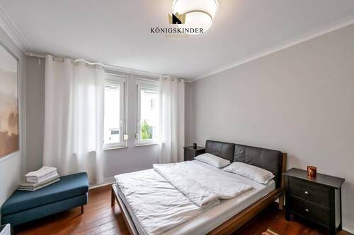 Schlafzimmer mit Blick in den ruhigen Hinterhof - 