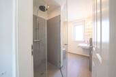 Privates Vollbad Elternbereich - 