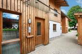 Hauseingang. - 2 Zimmer Etagenwohnung zum Kaufen in Schliersee