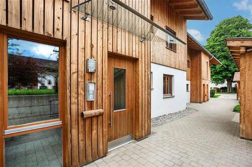 Hauseingang. - 2 Zimmer Etagenwohnung zum Kaufen in Schliersee