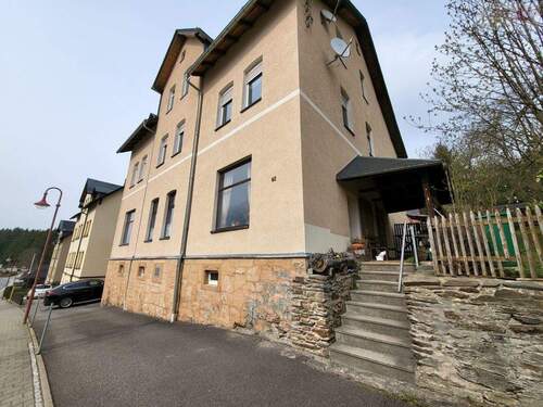 Hausansicht - Großzügige 5-Raum-Wohnung von privat sucht nette Mieter