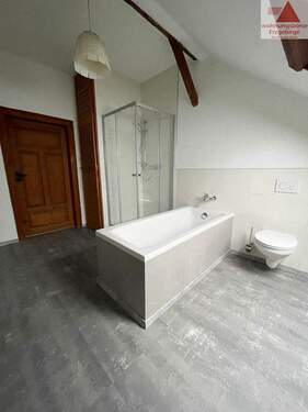 Bad - 5 Zimmer Etagenwohnung zur Miete in Lauter-Bernsbach OT Oberpfannenstiel